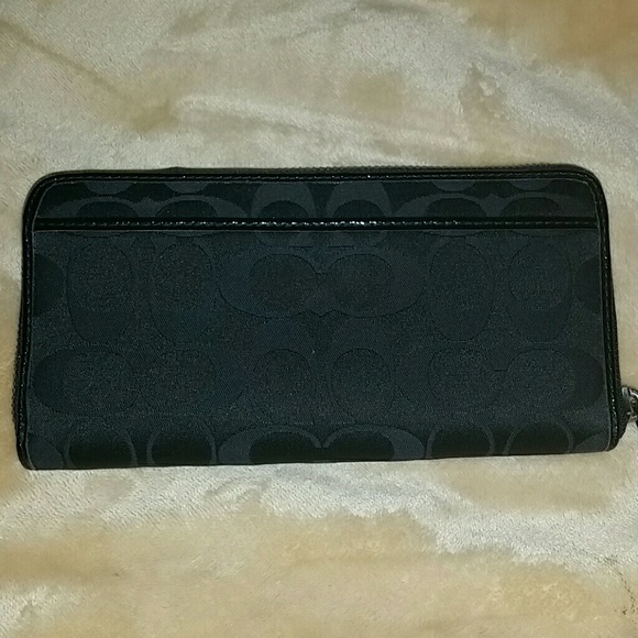 NWOT coach wallet. - Picture 2 of 3